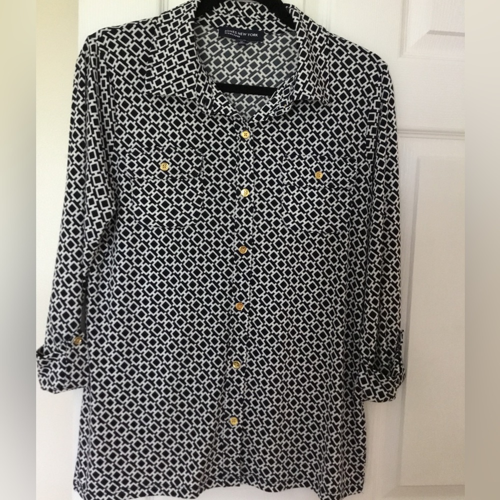Jones New York Signature Size M Black and White Printed Button-Up Blouse